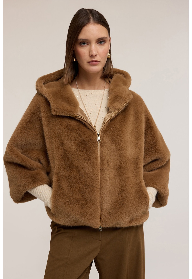 Jacheta pufoasa cu gluga