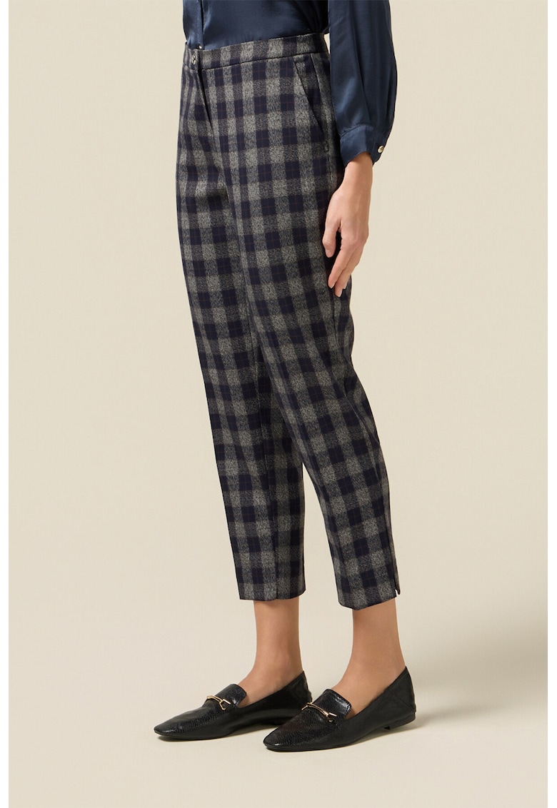 Pantaloni capri in carouri