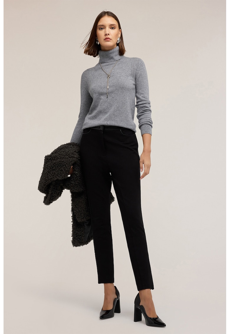Pantaloni uni cu croiala conica - Negru
