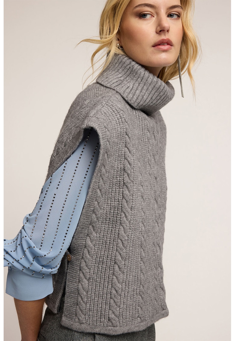 Pulover cu guler inalt si maneci scurte