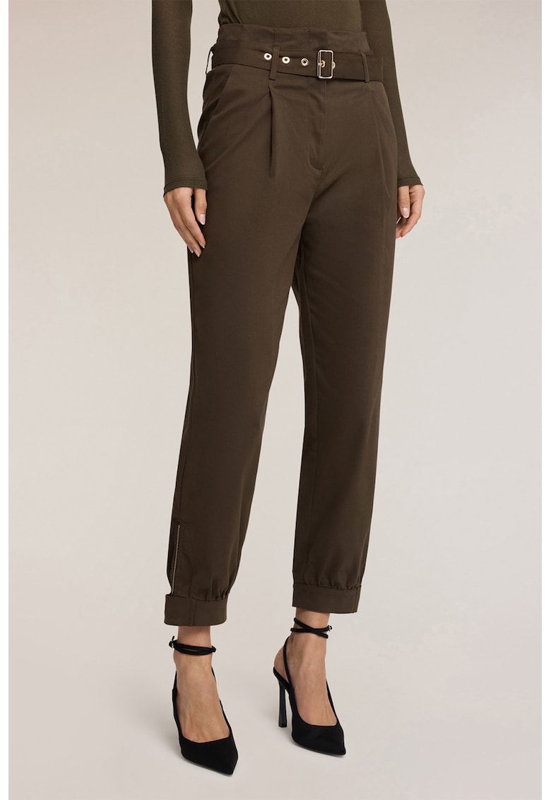 Pantaloni crop conici cu o curea asortata