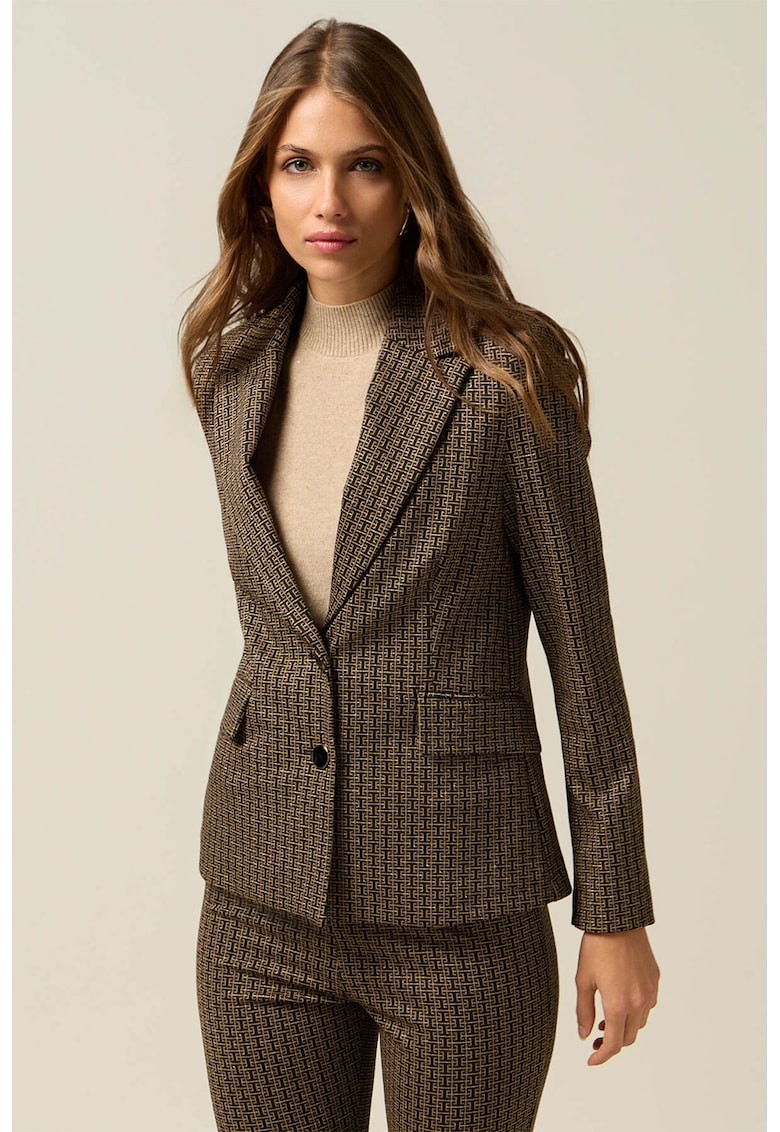 Sacou cu model si revere decupate