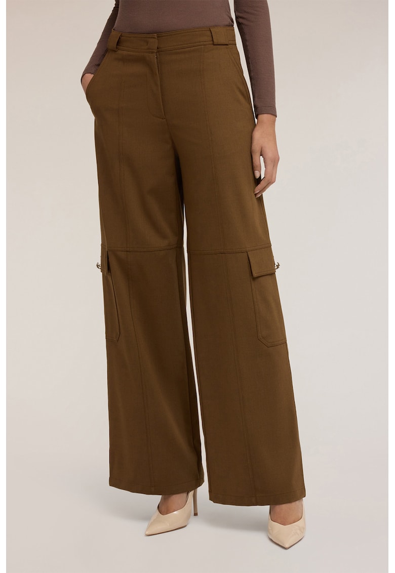 Pantaloni cu croiala ampla si buzunare - Maro