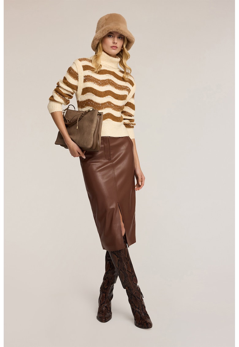 Pulover cu guler inalt si dungi