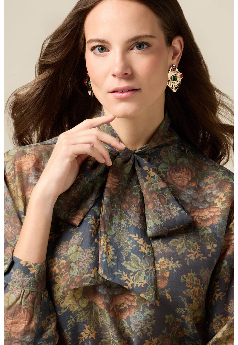 Bluza cu model floral si guler cu funda din panglici