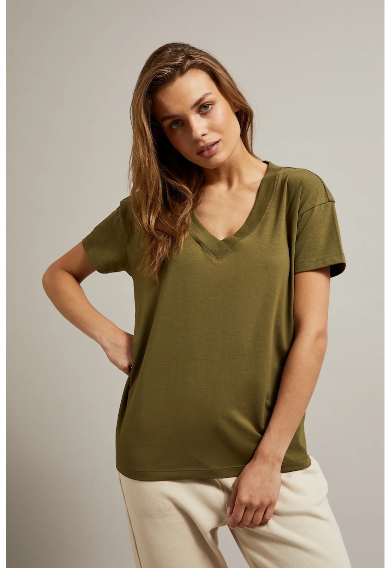 Tricou verde masliniu - decolteu în V - Verde