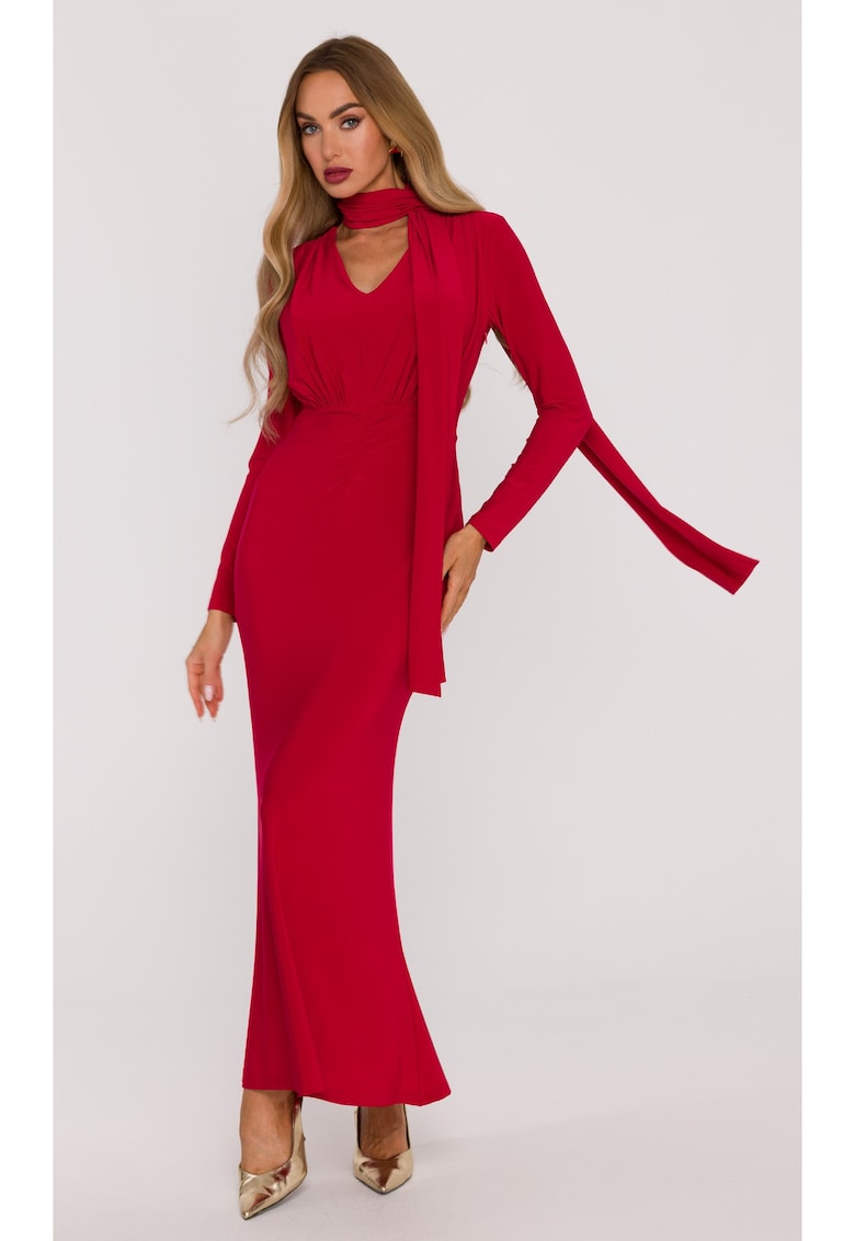 Rochie maxi cu accesorizata cu o esarfa