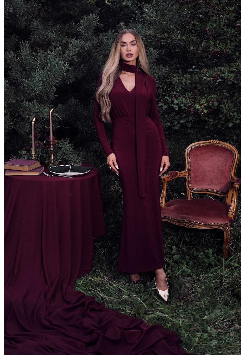 Rochie maxi cu accesorizata cu o esarfa