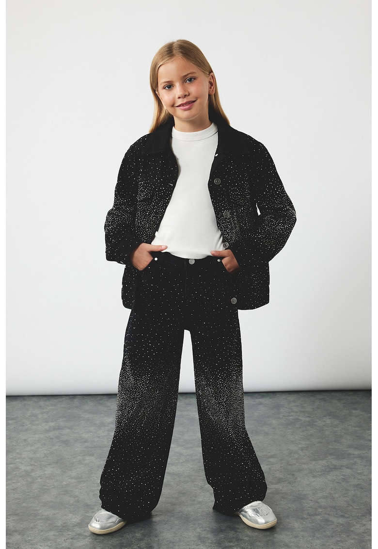 Blugi cu croiala ampla si strasuri