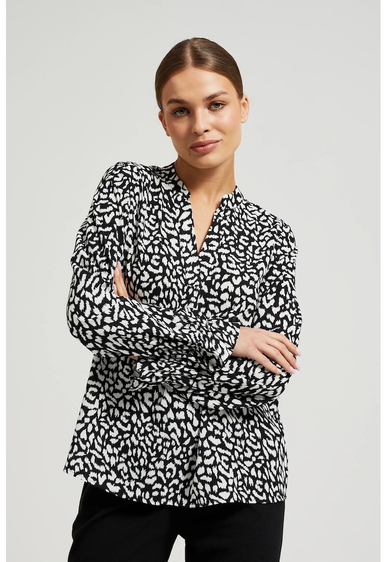 Camasa neagra cu decolteu in V fara guler - Negru