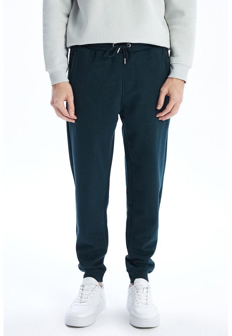 Pantaloni conici de trening cu snur in talie