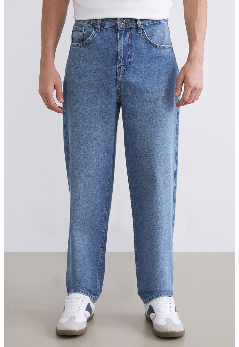 Blugi cu croiala dreapta si aspect decolorat - Albastru deschis