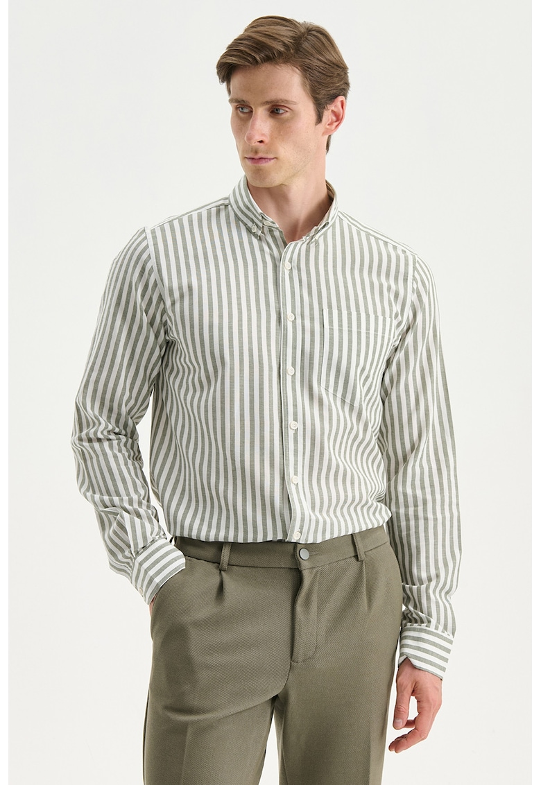 Camasa regular fit cu model in dungi