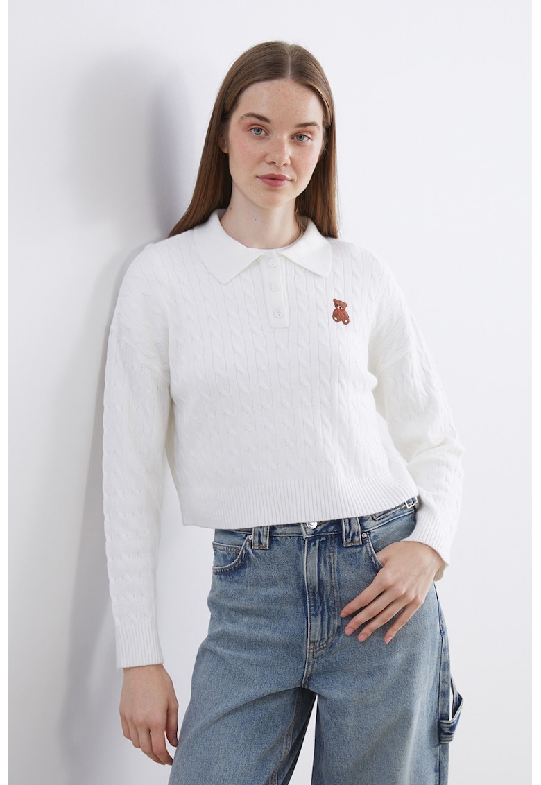 Pulover tricotat cu fenta cu nasturi