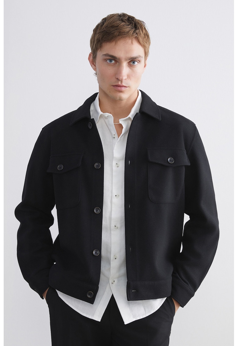 Jacheta cu nasturi si guler