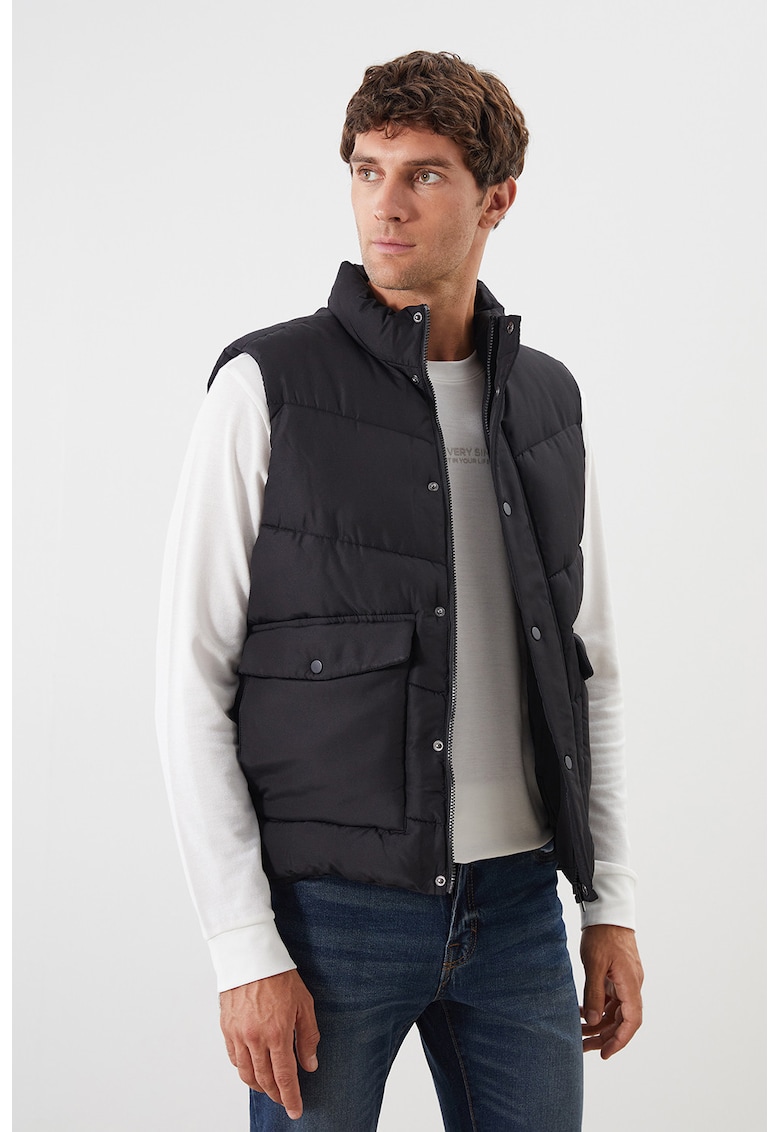 Vesta matlasata cu buzunare cu clapa