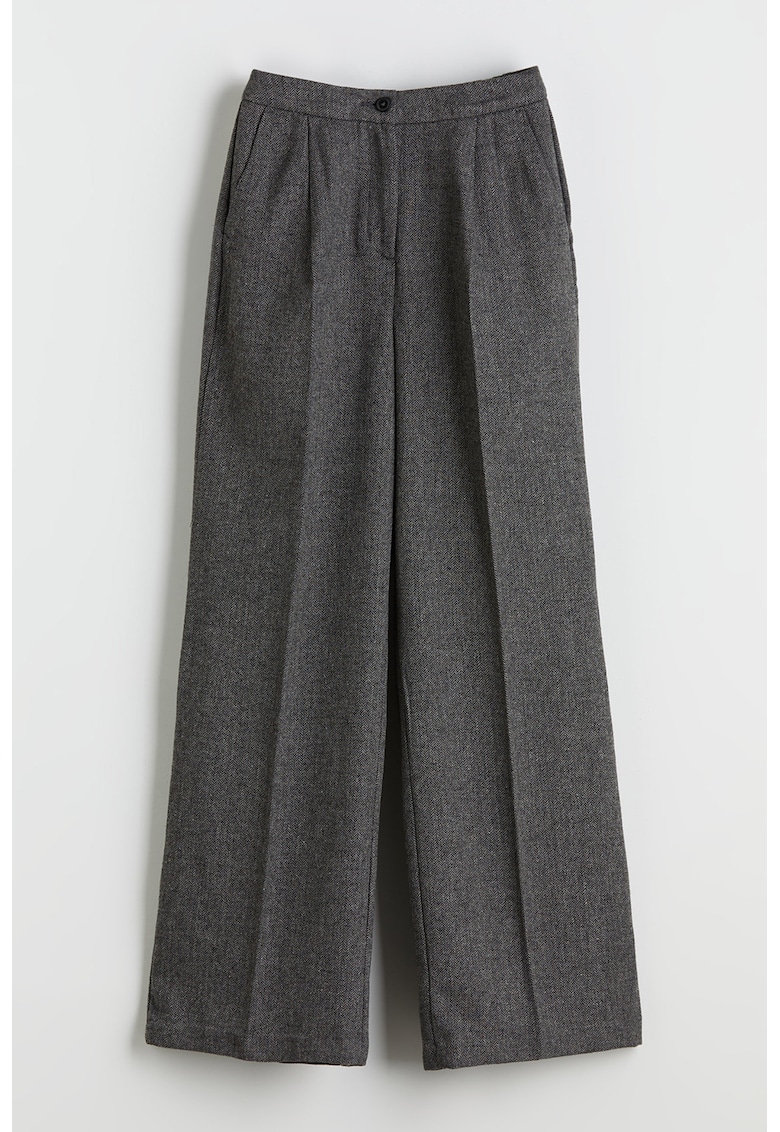 Pantaloni cu model uni si pensa