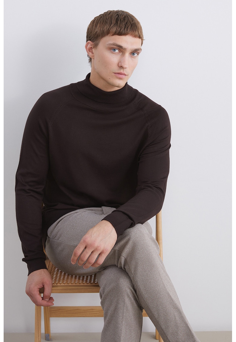 Pulover tricotat fin cu maneci raglan