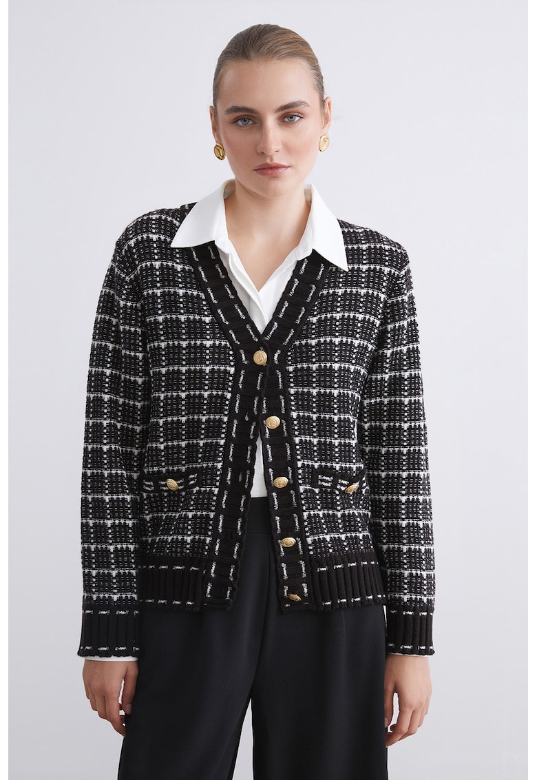 Cardigan cu decolteu in V si nasturi contrastanti