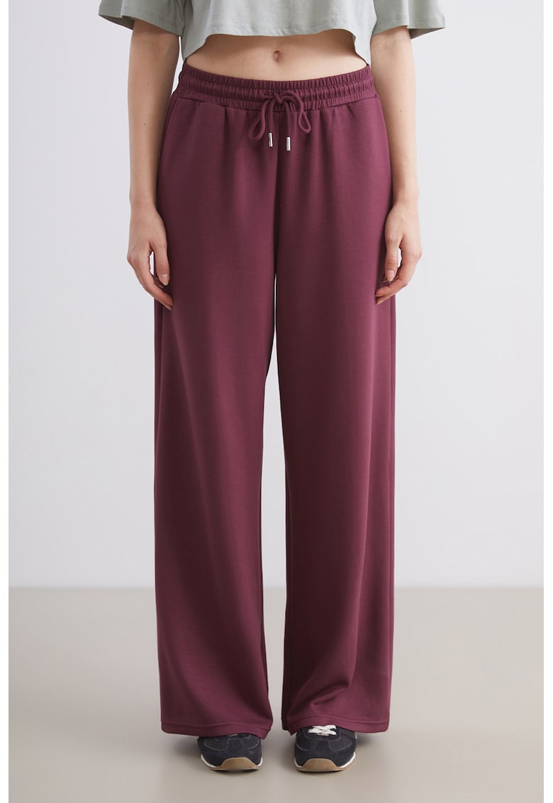 Pantaloni de trening ampli