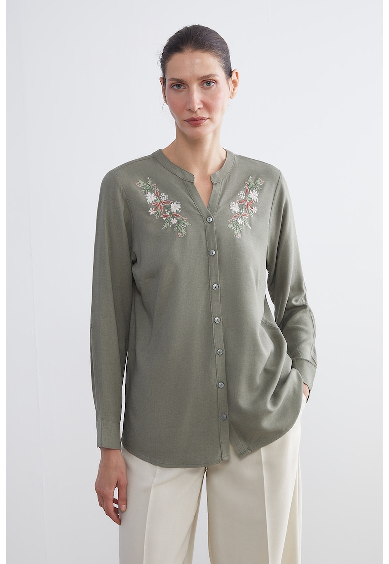 Bluza cu nasturi si broderie