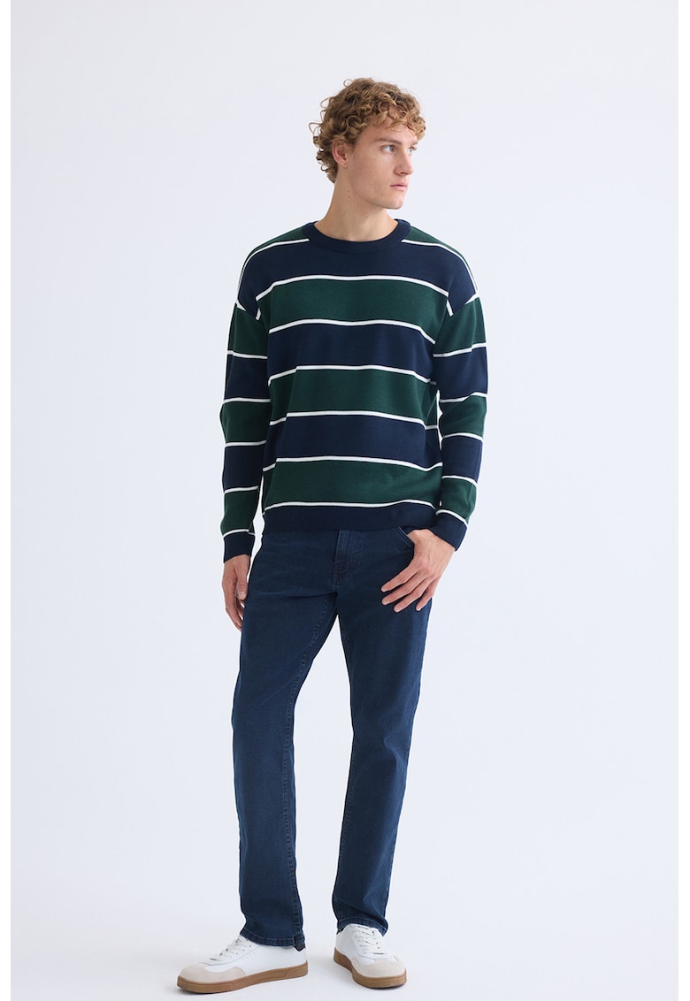 Pulover tricotat fin cu model in dungi