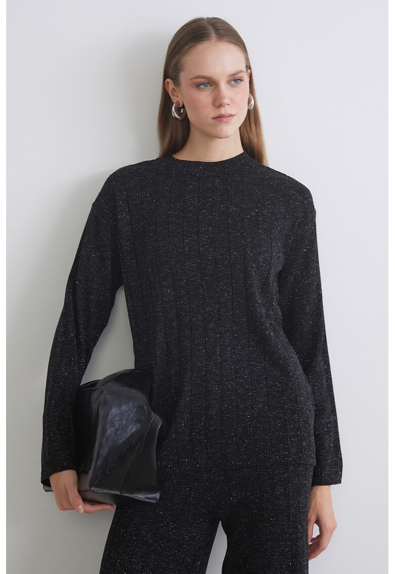 Pulover din lurex cu decolteu la baza gatului - Negru