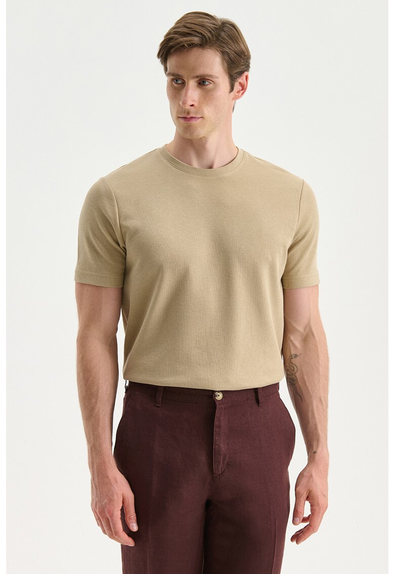 Tricou texturat cu decolteu la baza gatului - Maro nisip