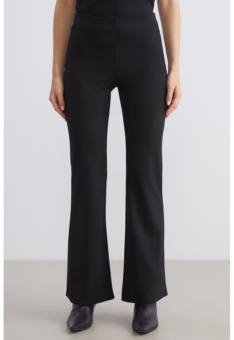 Pantaloni crop evazati