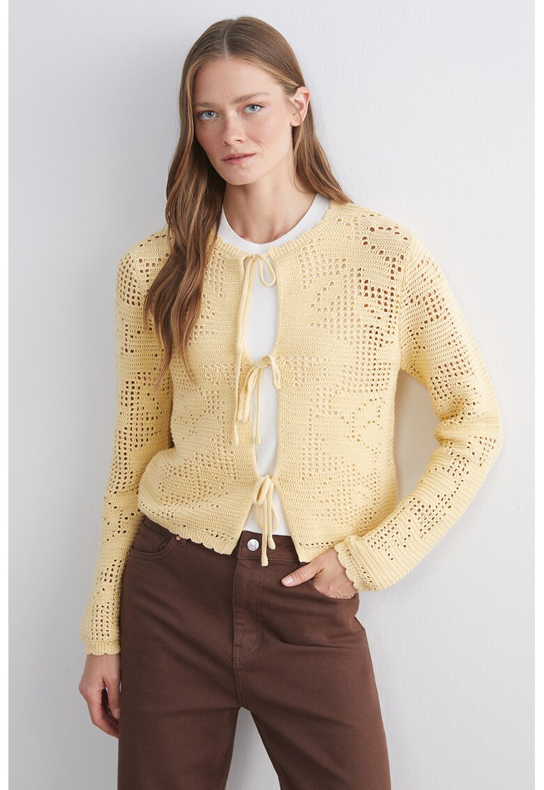 Cardigan cu decupaje discrete