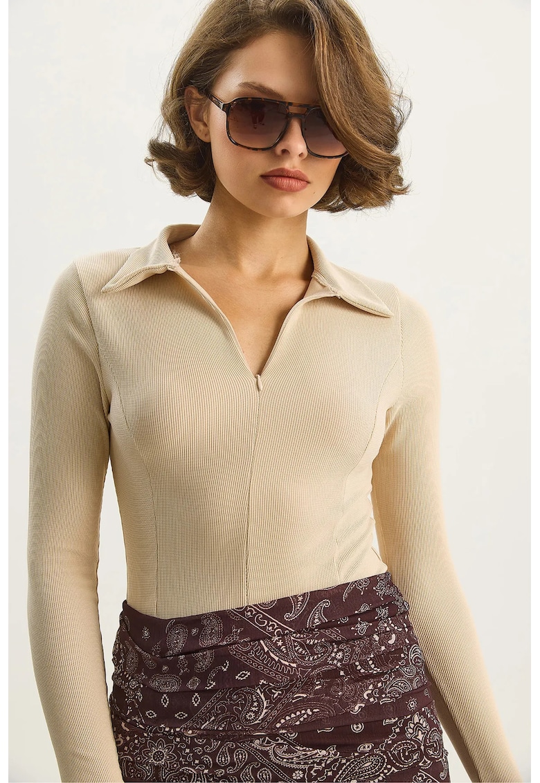 Bluza dama slim fit - guler cu fermoar - bej natural - jerseu