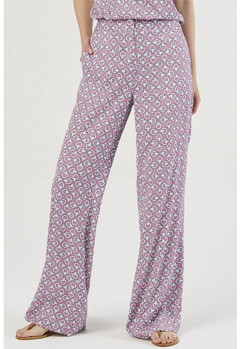 Pantaloni cu croiala ampla si model