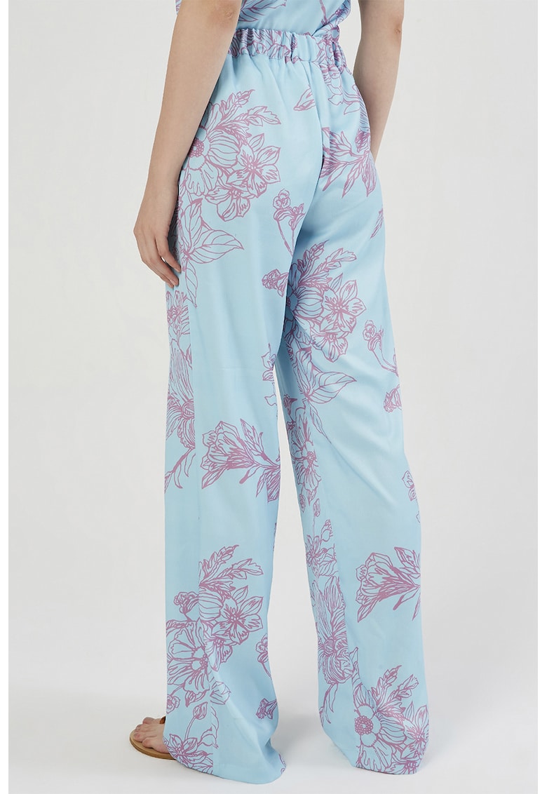 Pantaloni cu croiala ampla si model