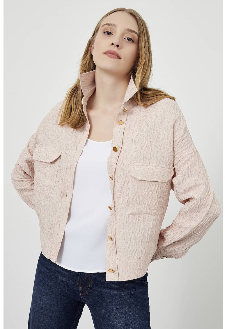 Jacheta lejera cu nasturi