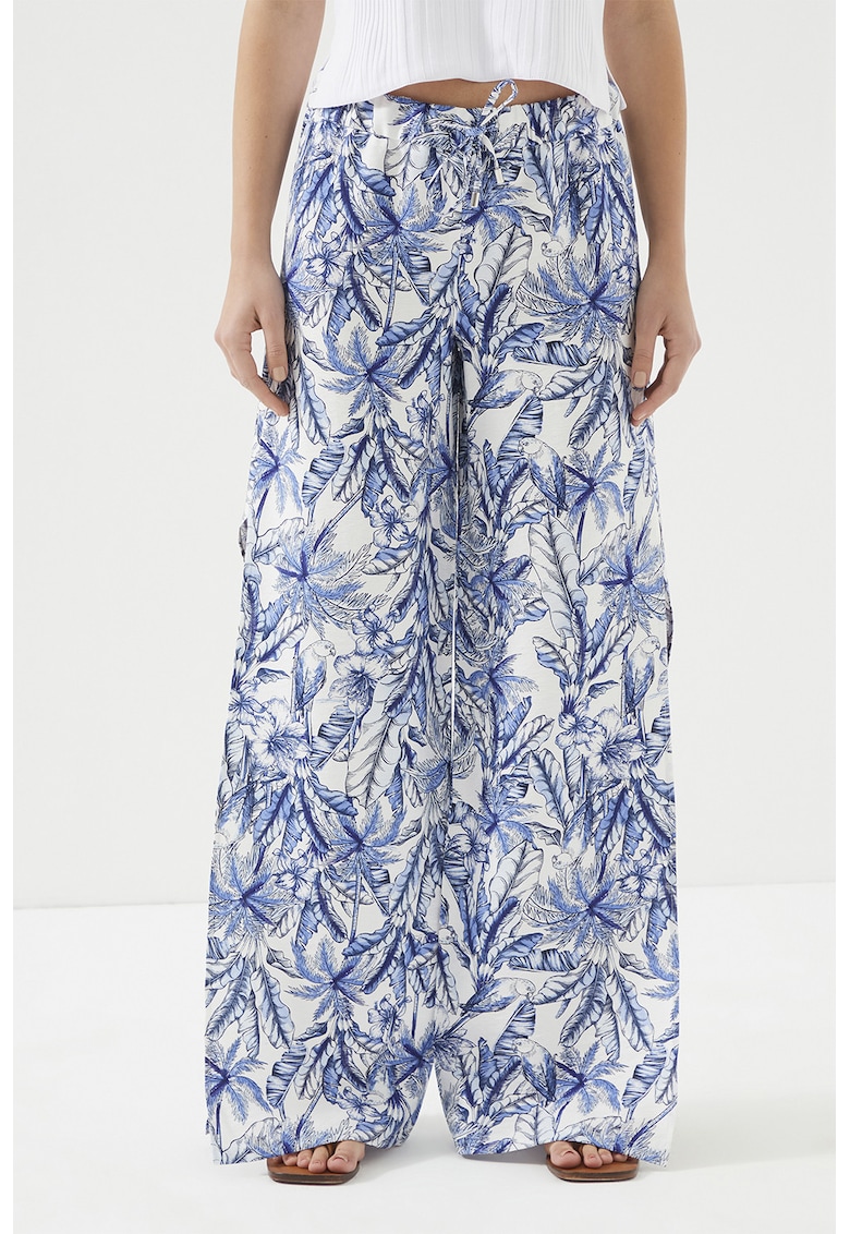 Pantaloni cu croiala ampla si slituri laterale