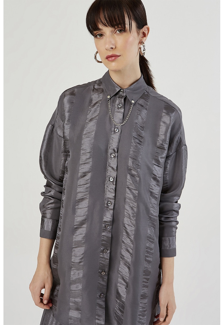 Camasa lejera cu aplicatie din lant