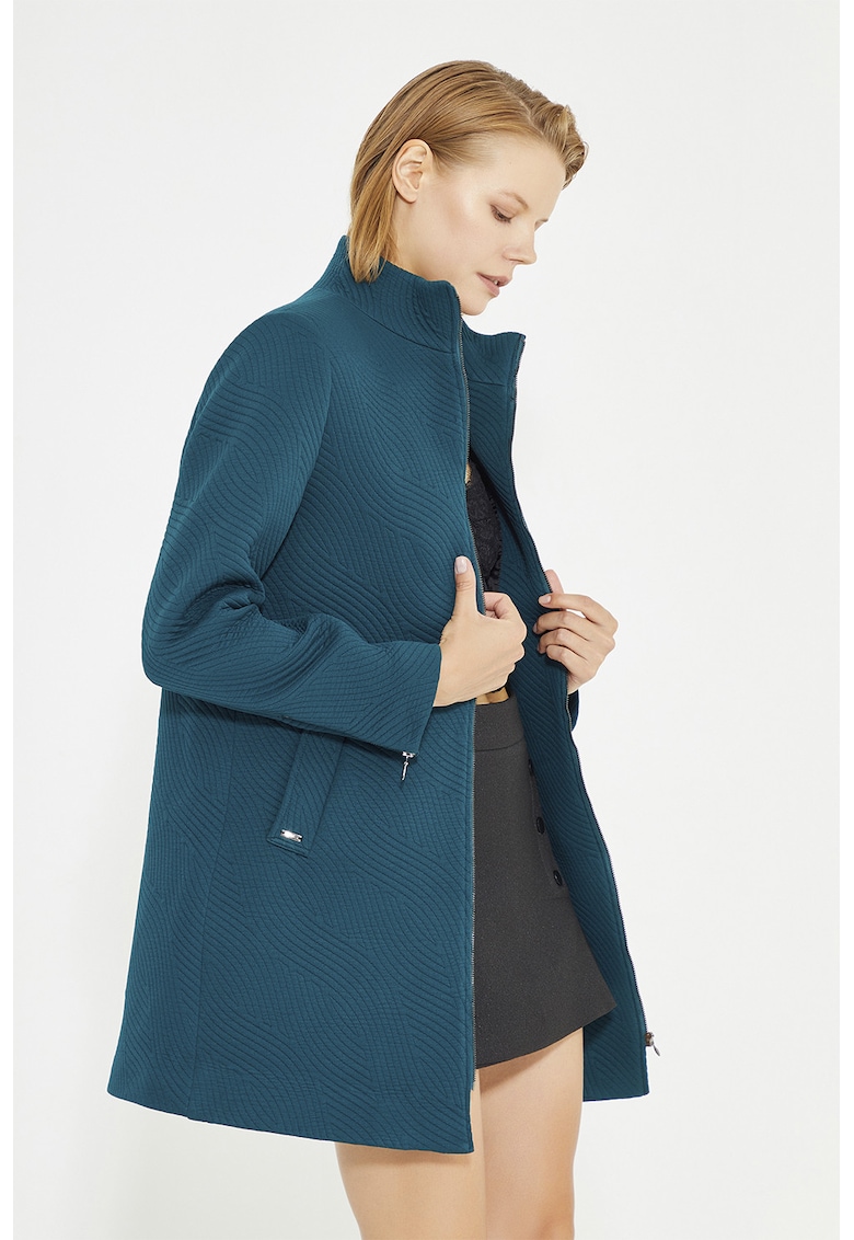 Palton cu guler scurt si fermoar