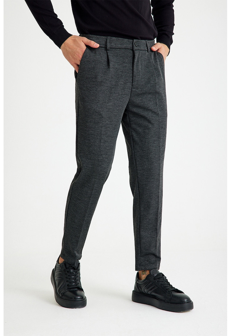 Pantaloni conici cu pliuri frontale