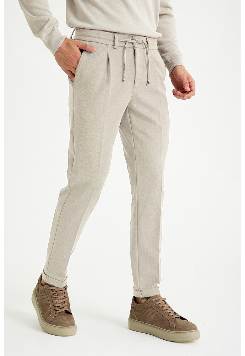 Pantaloni jogger cu croiala conica