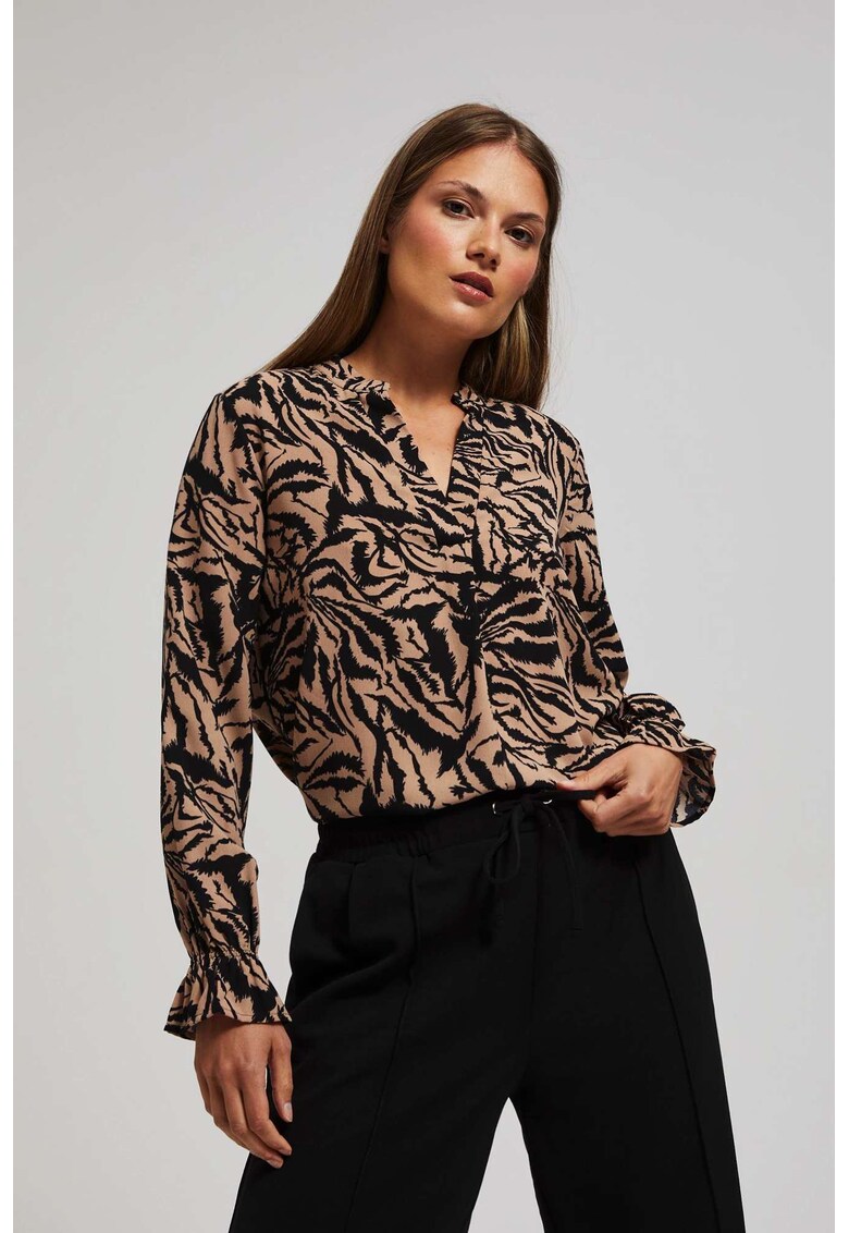 Camasa cu model si decolteu in V - bej inchis - Bej