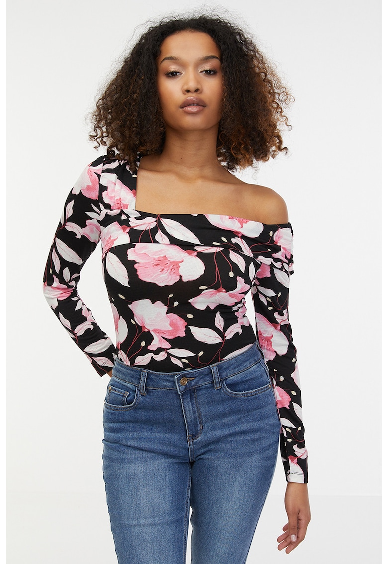 Bluza cu decolteu pe un umar