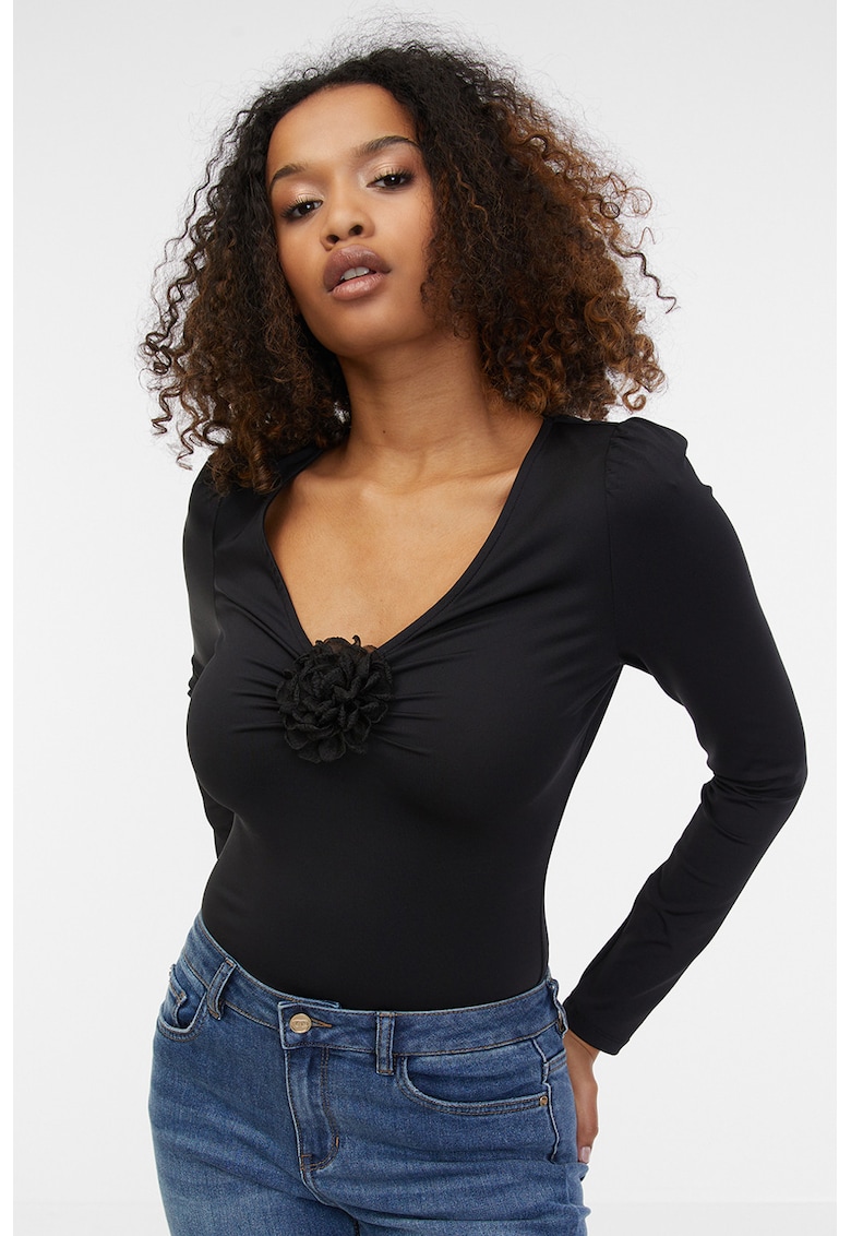 Bluza cu decolteu in V si aplicatie florala