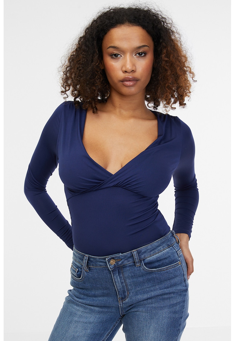 Body slim fit cu decolteu in V