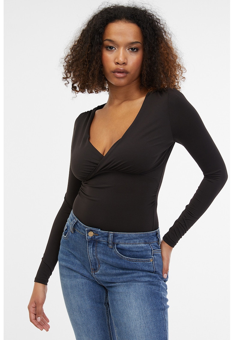 Body slim fit cu decolteu in V