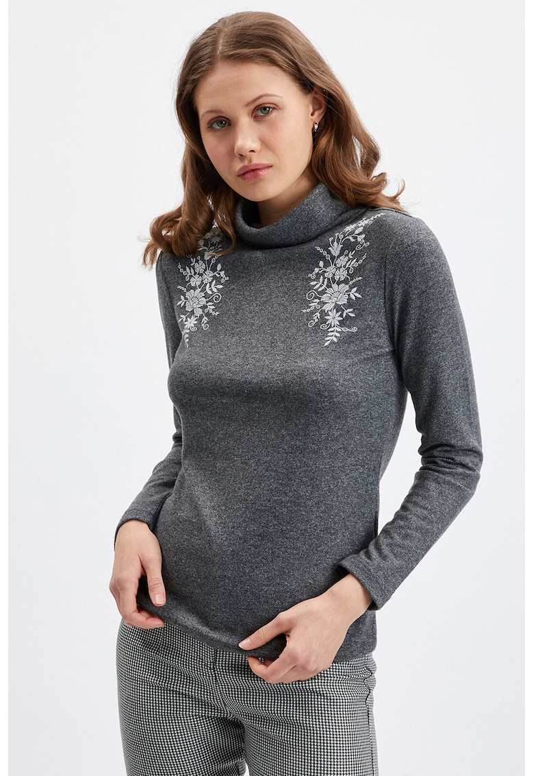 Pulover cu guler inalt si detalii cu model floral