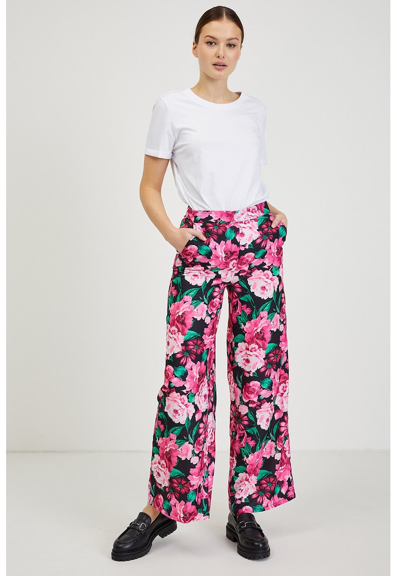 Pantaloni cu croiala ampla si model floral