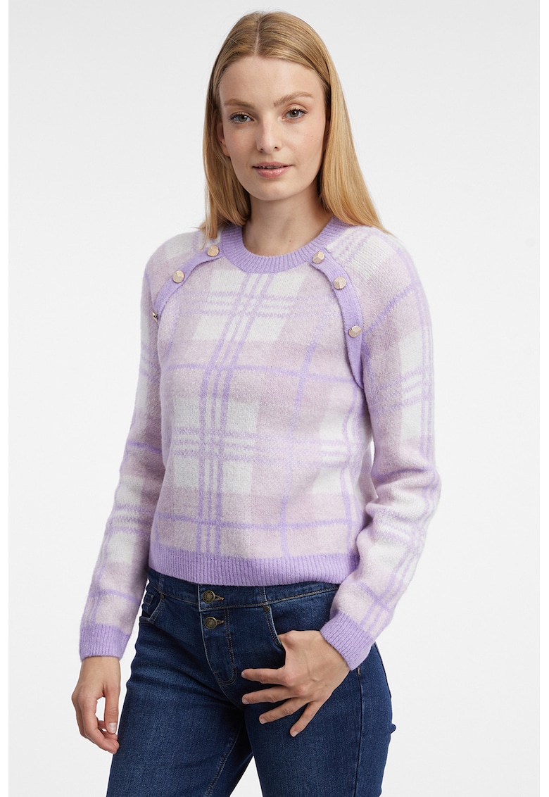 Pulover cu decolteu la baza gatului si model in carouri