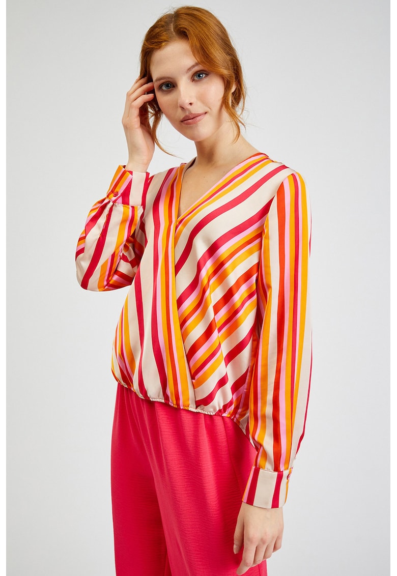 Bluza cu dungi si decolteu in V