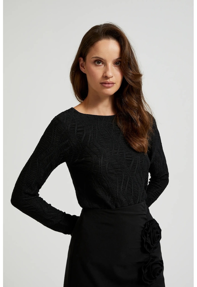 Bluza neagra ajustata cu decolteu in barca - Negru