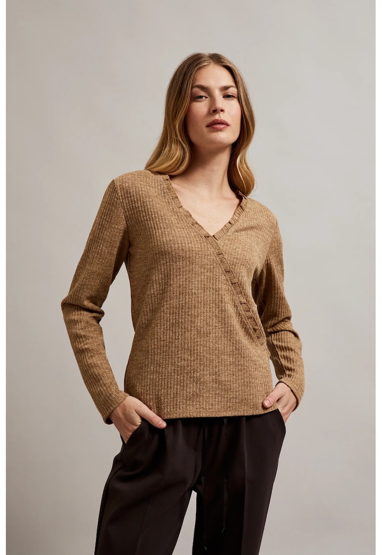 Bluza bej cu decolteu in forma de V - Bej